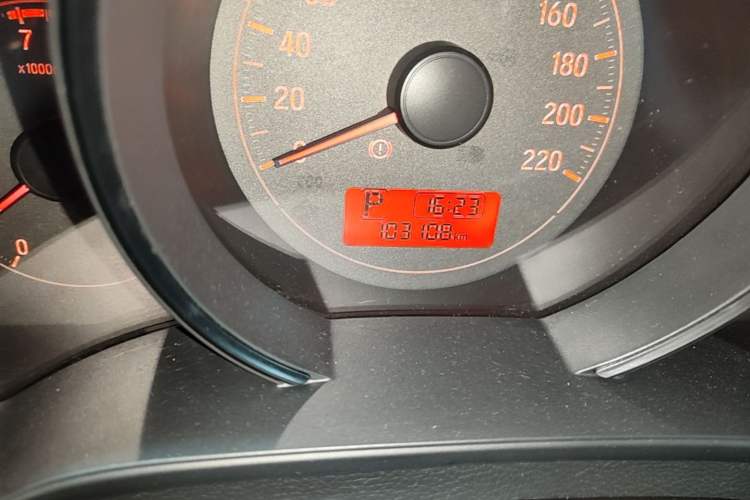 Used Honda Fit 2014 1.5L LX CVT Comfort Model Odometer Close Up