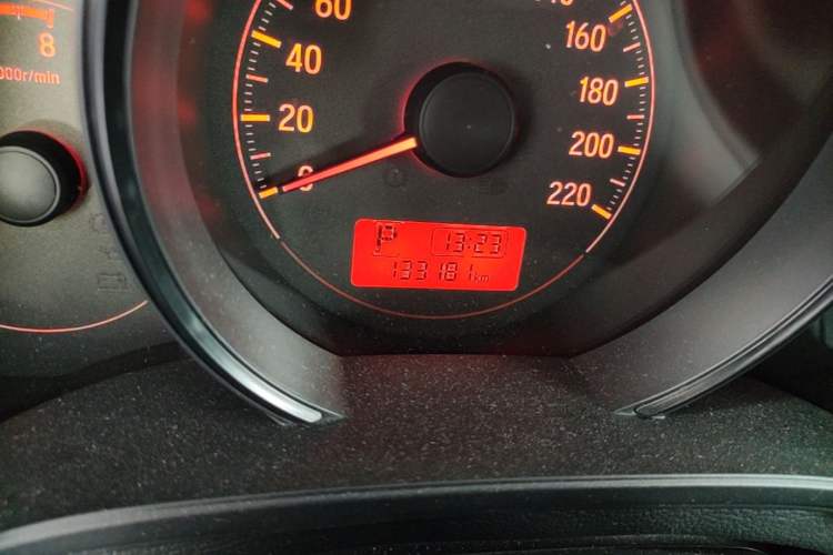 Used Honda Fit 2014 1.5L LX CVT Comfort Model Odometer Close Up