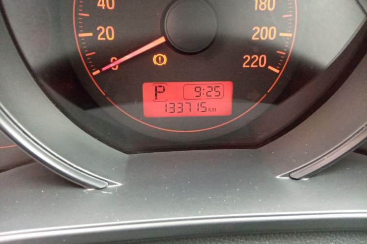 Used Honda Fit 2014 1.5L LX CVT Comfort Model Odometer Close Up