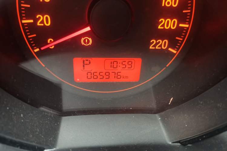 Used Honda Fit 2014 1.5L LX CVT Comfort Model Odometer Close Up