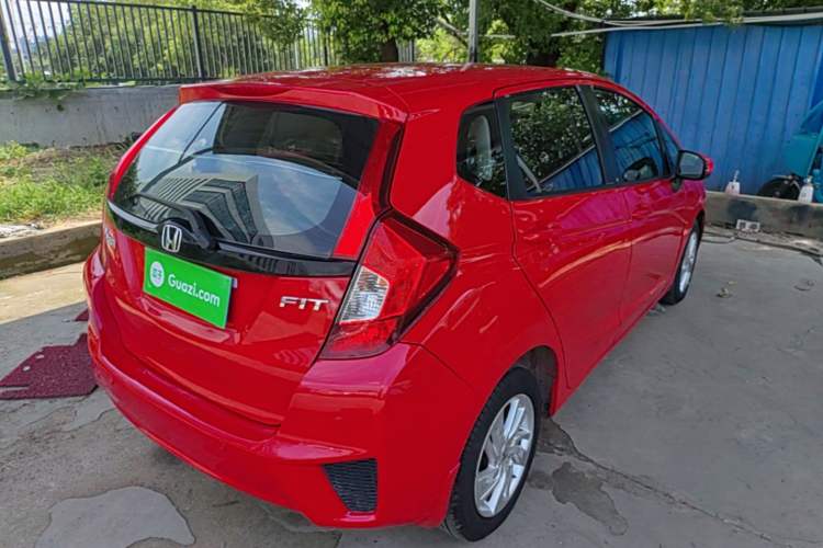 Used Honda Fit 2014 1.5L SE CVT Fashion Model Rear Right 45 Deg