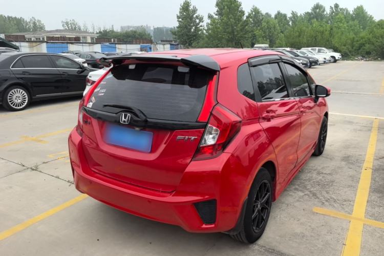 Used Honda Fit 2014 1.5L SE CVT Fashion Model Rear Right 45 Deg