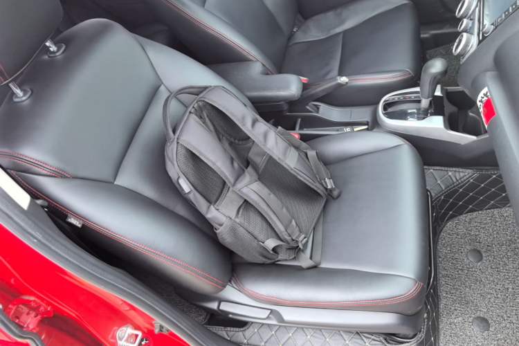 Used Honda Fit 2014 1.5L SE CVT Fashion Model Right Front Seat
