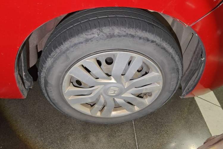 Used Honda Fit 2014 1.5L LX CVT Comfort Model Right Front Wheel Hub