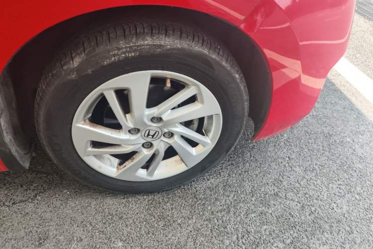 Used Honda Fit 2014 1.5L LX CVT Comfort Model Right Front Wheel Hub