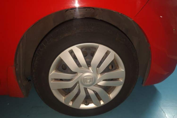 Used Honda Fit 2014 1.5L LX CVT Comfort Model Right Front Wheel Hub