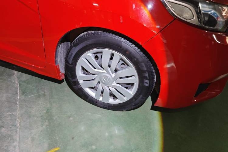 Used Honda Fit 2014 1.5L LX CVT Comfort Model Right Front Wheel Hub