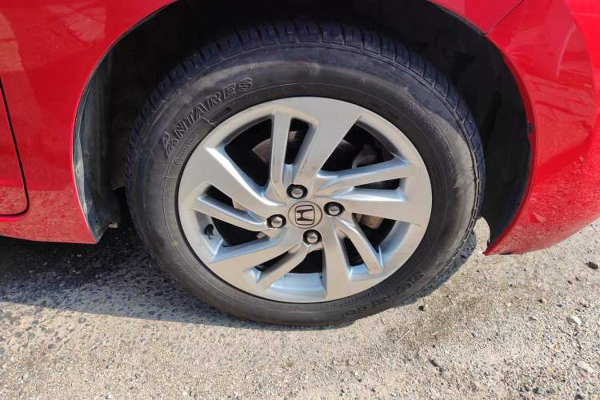Used Honda Fit 2014 1.5L LX CVT Comfort Model Right Front Wheel Hub