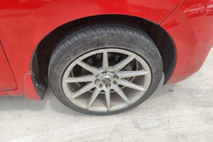Used Honda Fit 2014 1.5L LX CVT Comfort Model Right Front Wheel Hub