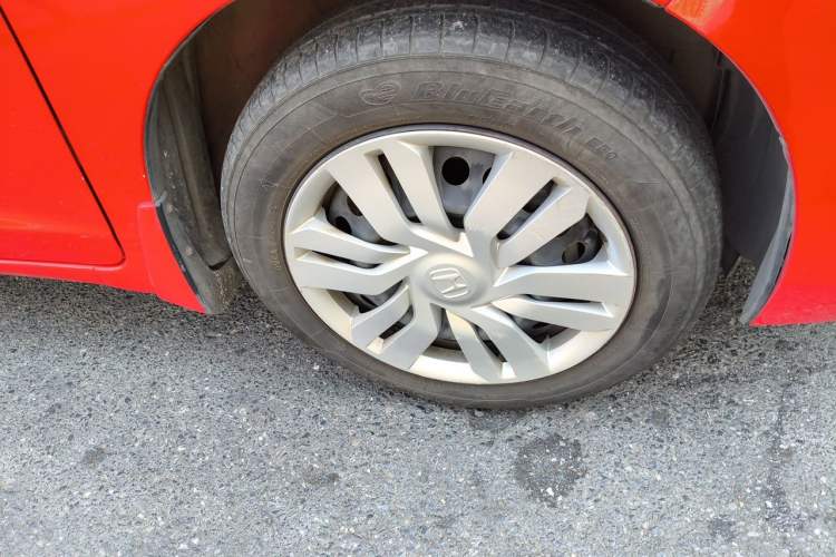 Used Honda Fit 2014 1.5L LX CVT Comfort Model Right Front Wheel Hub