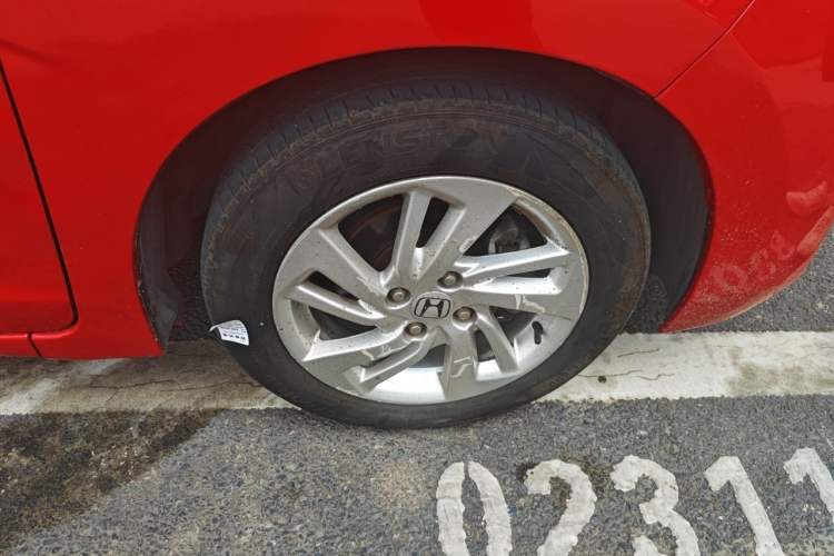 Used Honda Fit 2014 1.5L LX CVT Comfort Model Right Front Wheel Hub