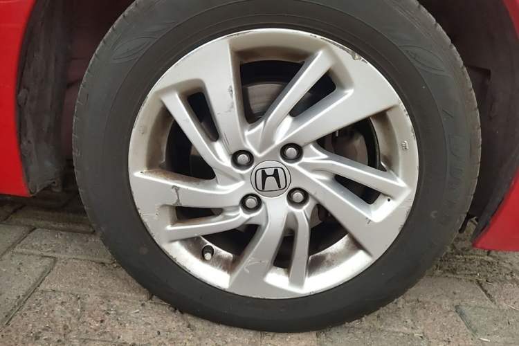 Used Honda Fit 2014 1.5L SE CVT Fashion Model Right Front Wheel Hub