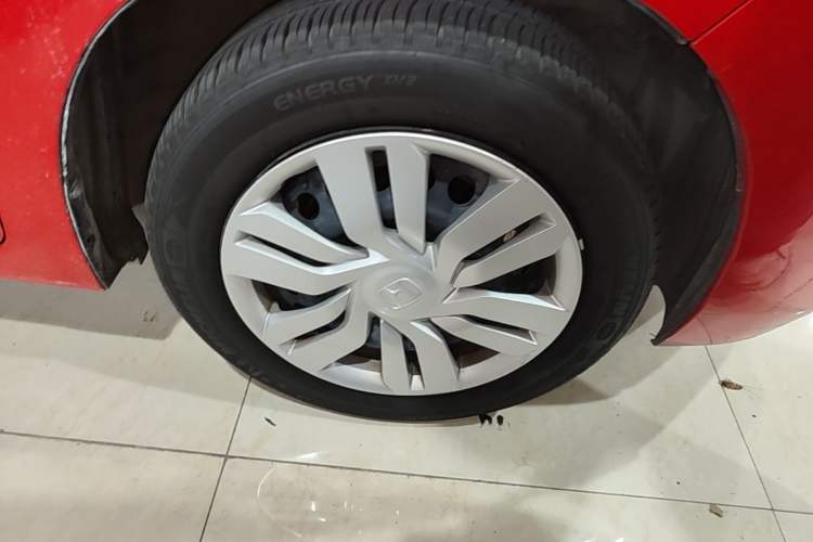 Used Honda Fit 2014 1.5L LX CVT Comfort Model Right Front Wheel Hub