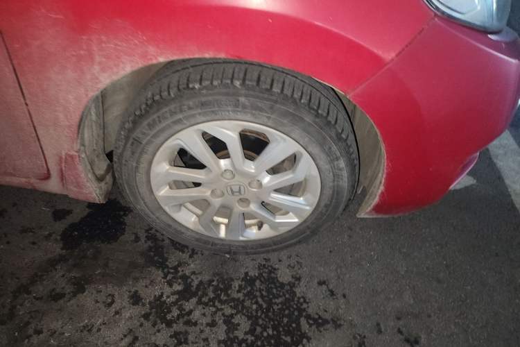Used Honda Fit 2014 1.5L LX CVT Comfort Model Right Front Wheel Hub