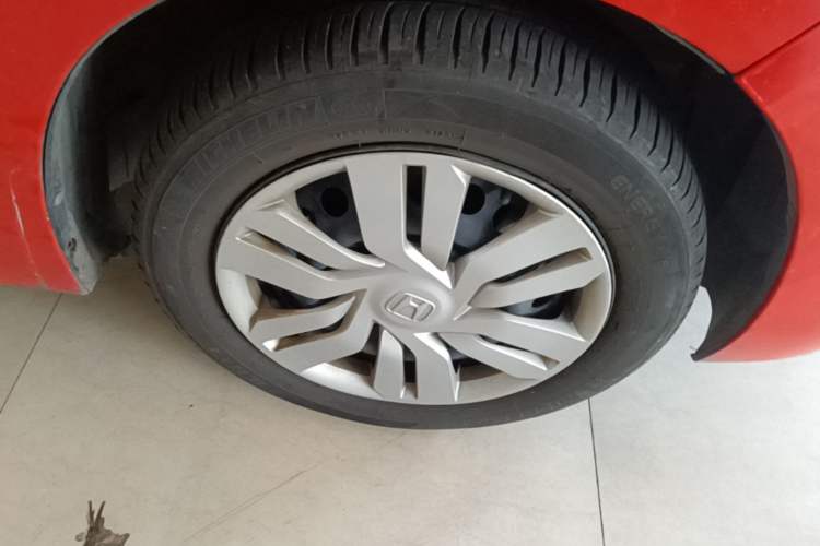 Used Honda Fit 2014 1.5L LX CVT Comfort Model Right Front Wheel Hub