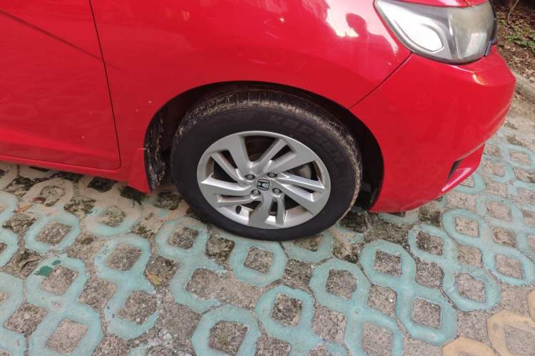 Used Honda Fit 2014 1.5L SE CVT Fashion Model Right Front Wheel Hub