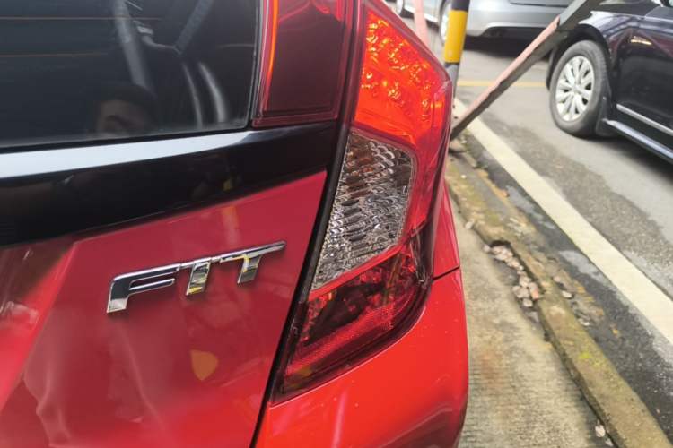 Used Honda Fit 2014 1.5L LX CVT Comfort Model Right Rear Taillight