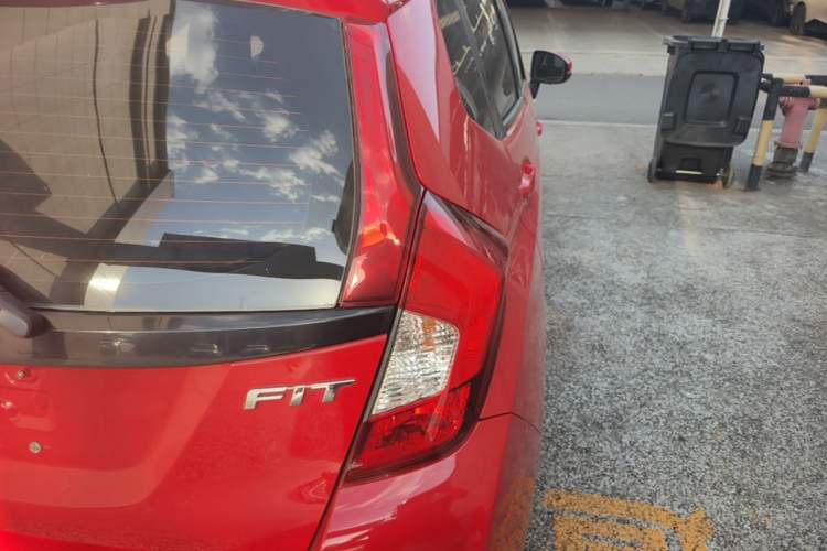Used Honda Fit 2014 1.5L LX CVT Comfort Model Right Rear Taillight