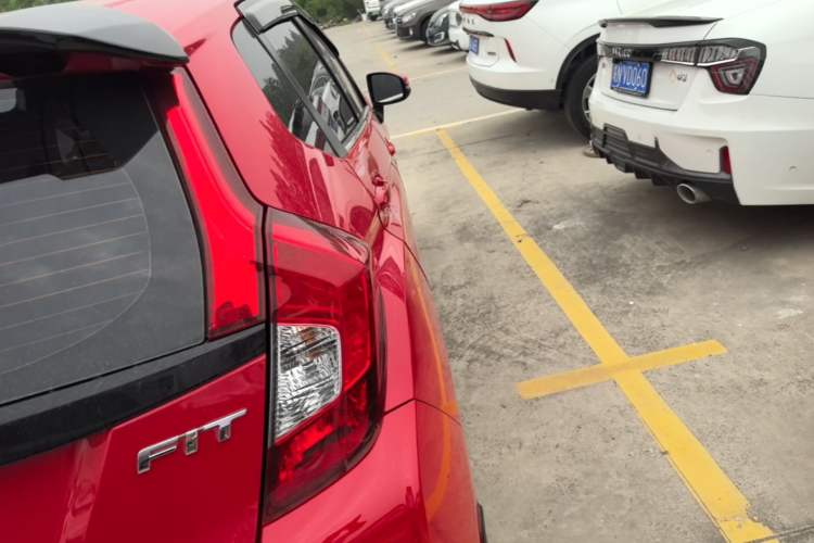 Used Honda Fit 2014 1.5L SE CVT Fashion Model Right Rear Taillight