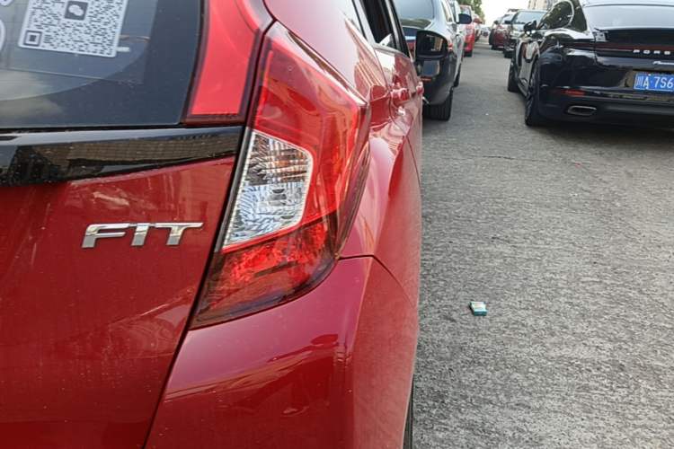 Used Honda Fit 2014 1.5L LX CVT Comfort Model Right Rear Taillight