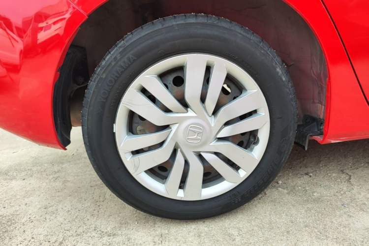 Used Honda Fit 2014 1.5L LX CVT Comfort Model Right Rear Wheel Hub