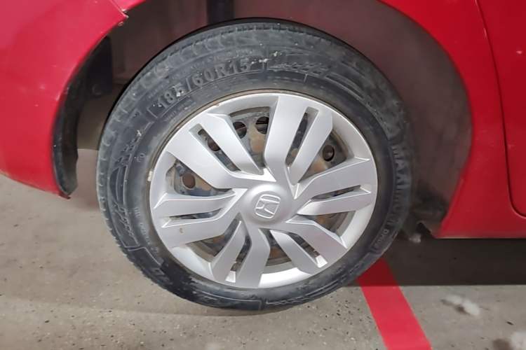 Used Honda Fit 2014 1.5L LX CVT Comfort Model Right Rear Wheel Hub
