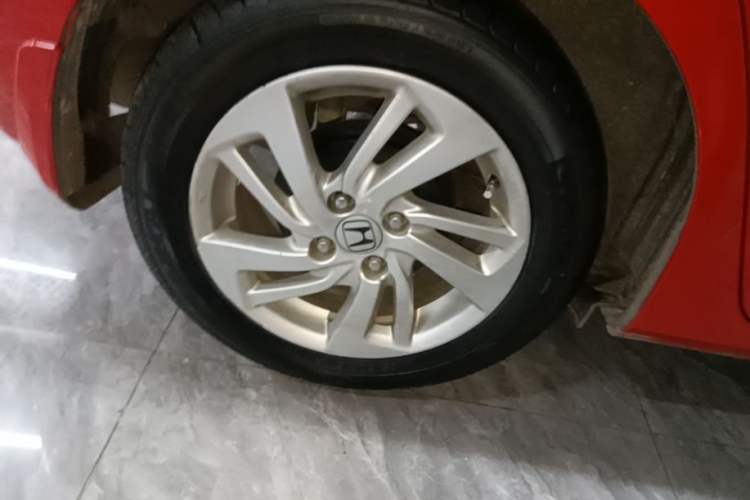 Used Honda Fit 2014 1.5L EX CVT Elite Model Right Rear Wheel Hub