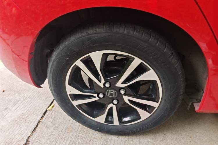 Used Honda Fit 2014 1.5L LX CVT Comfort Model Right Rear Wheel Hub