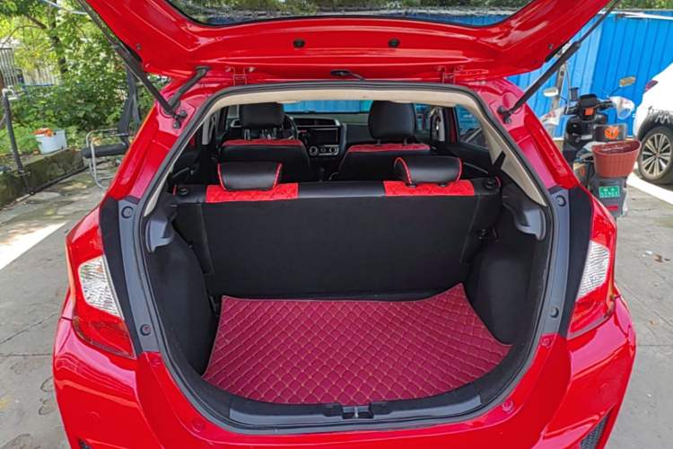 Used Honda Fit 2014 1.5L SE CVT Fashion Model Trunk