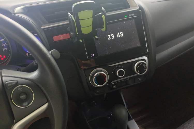 Used Honda Fit 2014 1.5L SE CVT Fashion Model Audio And AC Panel