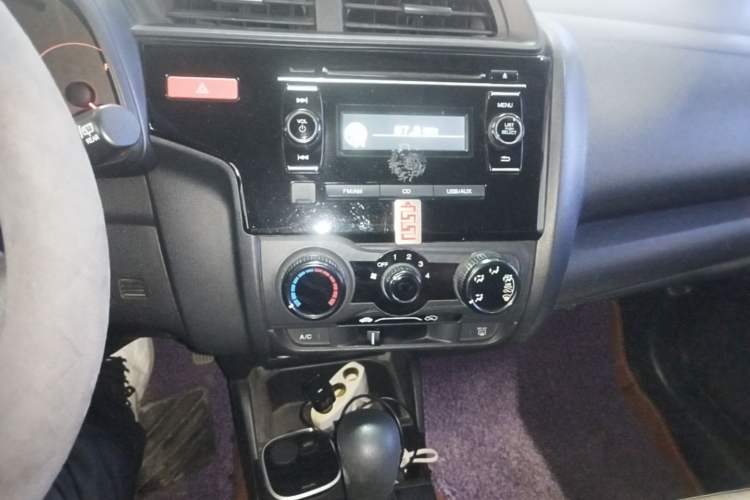 Used Honda Fit 2014 1.5L LX CVT Comfort Model Audio And AC Panel