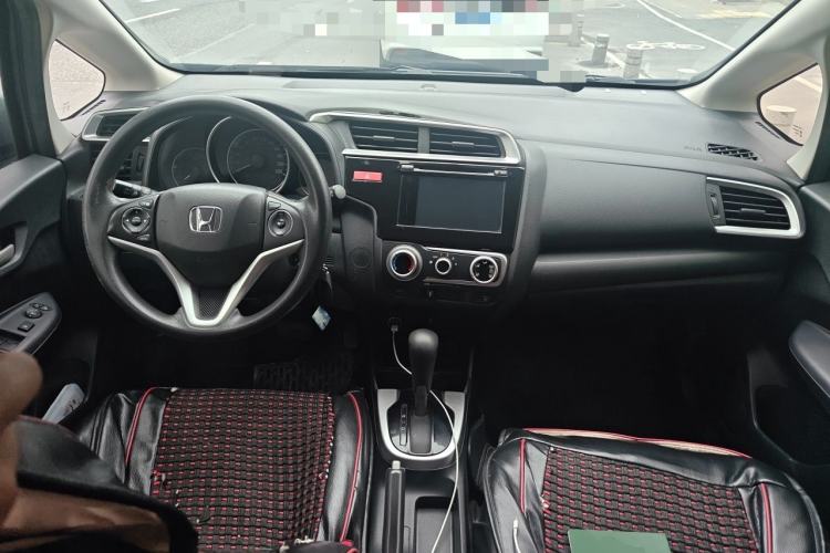 Used Honda Fit 2014 1.5L SE CVT Fashion Model Center Console