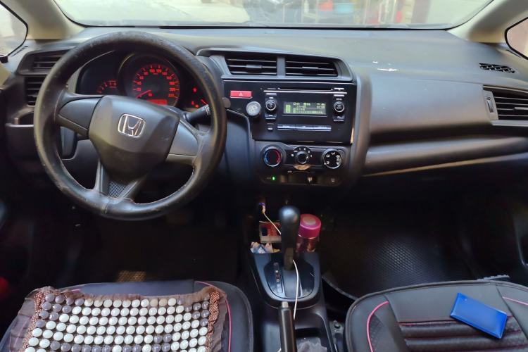 Used Honda Fit 2014 1.5L LX CVT Comfort Model Center Console