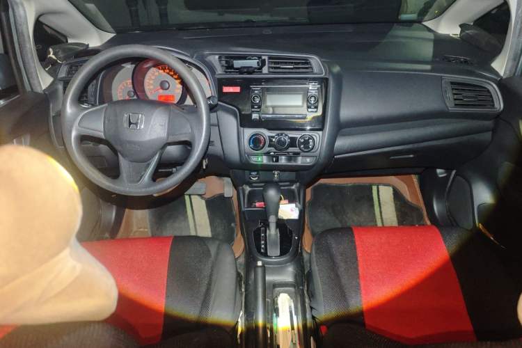 Used Honda Fit 2014 1.5L LX CVT Comfort Model Center Console