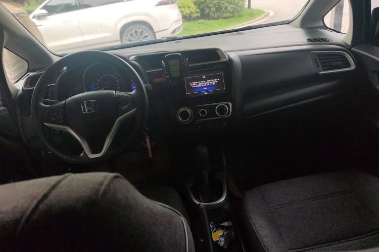 Used Honda Fit 2014 1.5L SE CVT Fashion Model Center Console