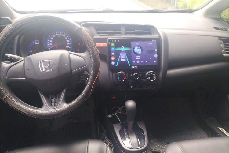 Used Honda Fit 2014 1.5L LX CVT Comfort Model Center Console