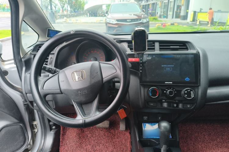 Used Honda Fit 2014 1.5L LX CVT Comfort Model Center Console