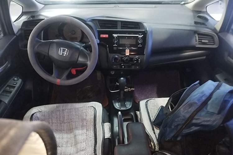 Used Honda Fit 2014 1.5L LX CVT Comfort Model Center Console