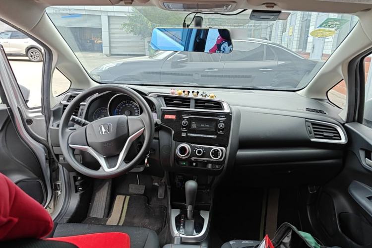 Used Honda Fit 2014 1.5L SE CVT Fashion Model Center Console
