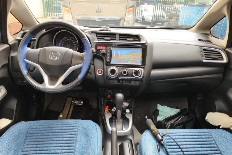 Used Honda Fit 2014 1.5L EX CVT Elite Model Center Console