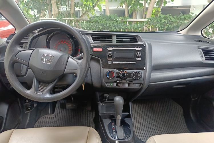 Used Honda Fit 2014 1.5L LX CVT Comfort Model Center Console