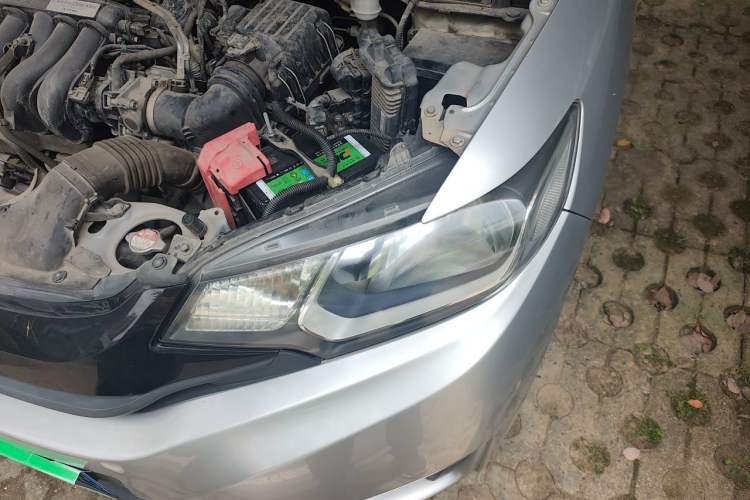 Used Honda Fit 2014 1.5L SE CVT Fashion Model Engine Bay Left