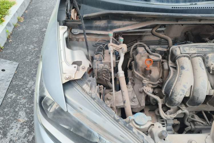 Used Honda Fit 2014 1.5L LX CVT Comfort Model Engine Bay Right
