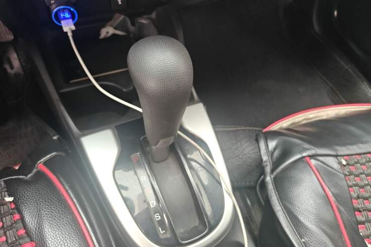 Used Honda Fit 2014 1.5L SE CVT Fashion Model Gear Lever