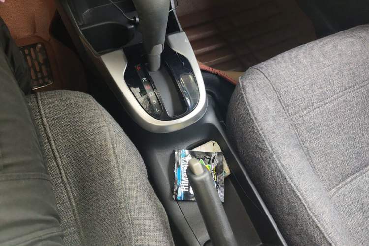 Used Honda Fit 2014 1.5L SE CVT Fashion Model Gear Lever