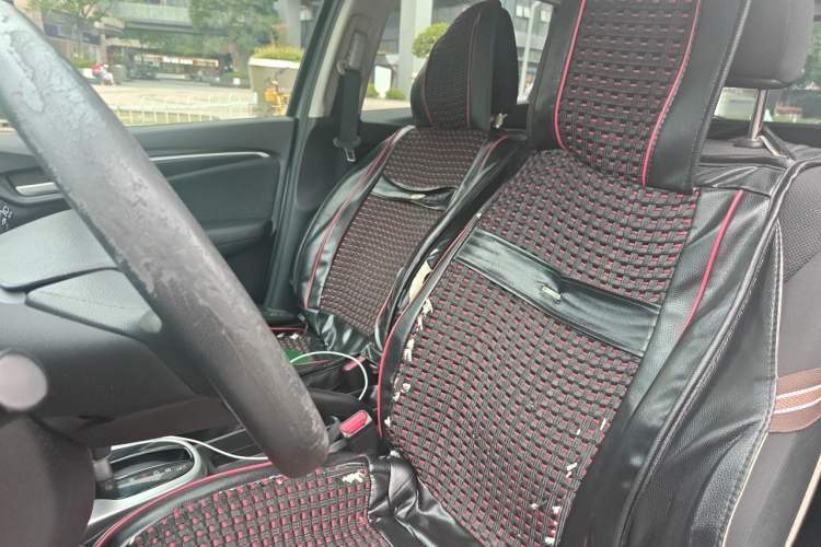 Used Honda Fit 2014 1.5L SE CVT Fashion Model Left Front Seat