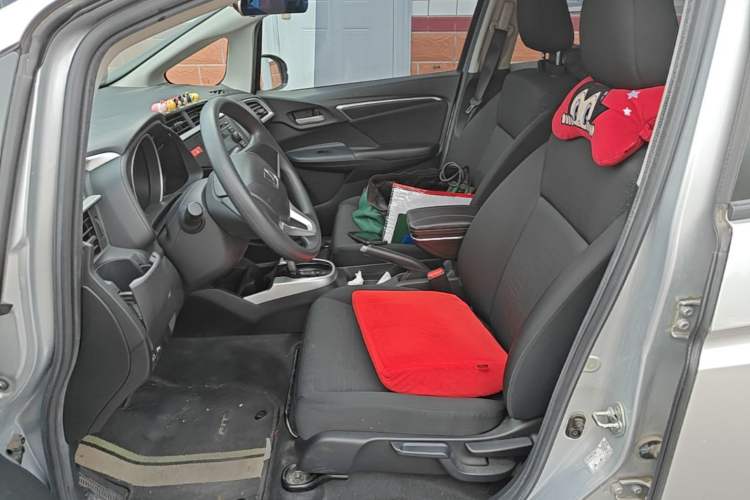 Used Honda Fit 2014 1.5L SE CVT Fashion Model Left Front Seat