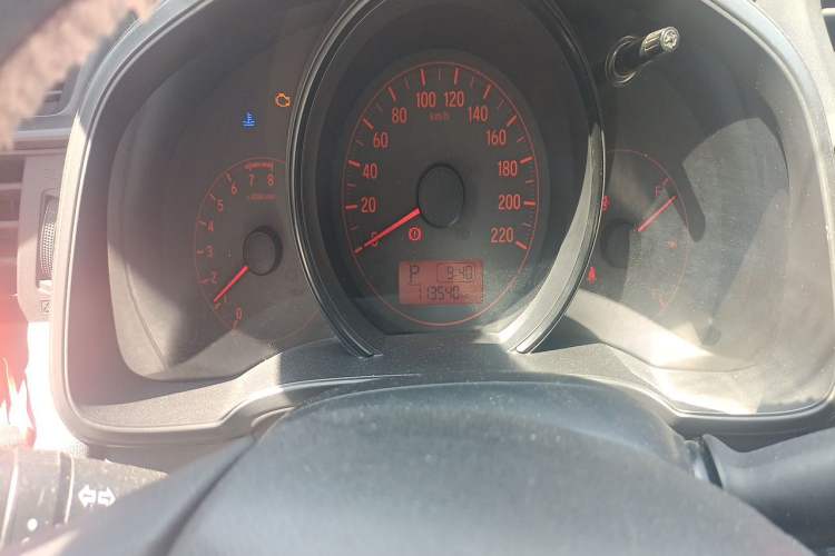 Used Honda Fit 2014 1.5L LX CVT Comfort Model Odometer Close Up