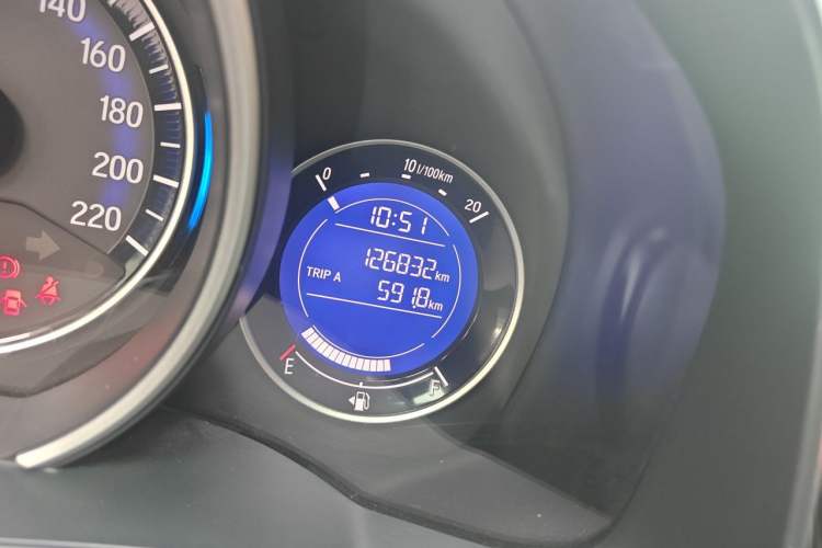 Used Honda Fit 2014 1.5L SE CVT Fashion Model Odometer Close Up