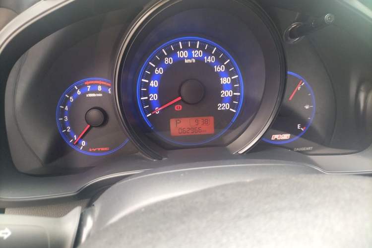 Used Honda Fit 2014 1.5L LX CVT Comfort Model Odometer Close Up